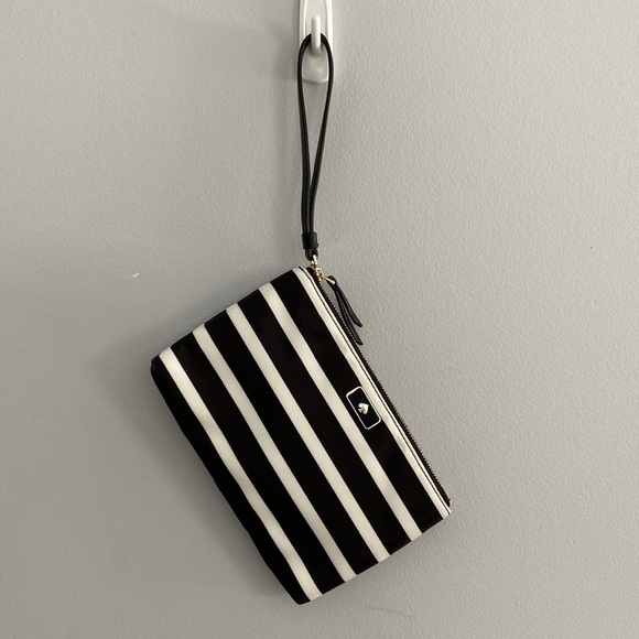 Kate Spade wristlet. Brand new. - Picture 1 of 3